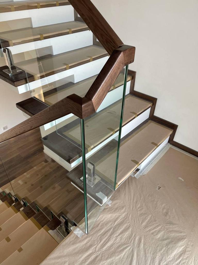 Деревянный поручень для стеклянных ограждений и лестниц в Тольятти и ...