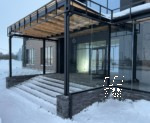 Безрамное остекление веранды